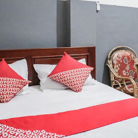 Oyo 93117 Penginapan Tiga Dara Jayapura Extérieur photo