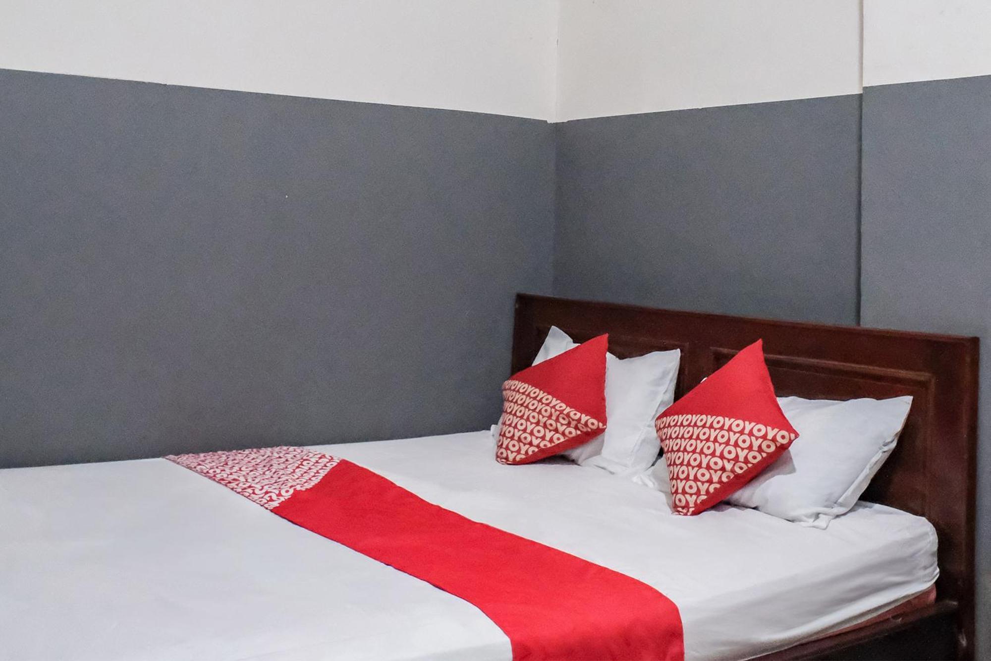 Oyo 93117 Penginapan Tiga Dara Jayapura Extérieur photo