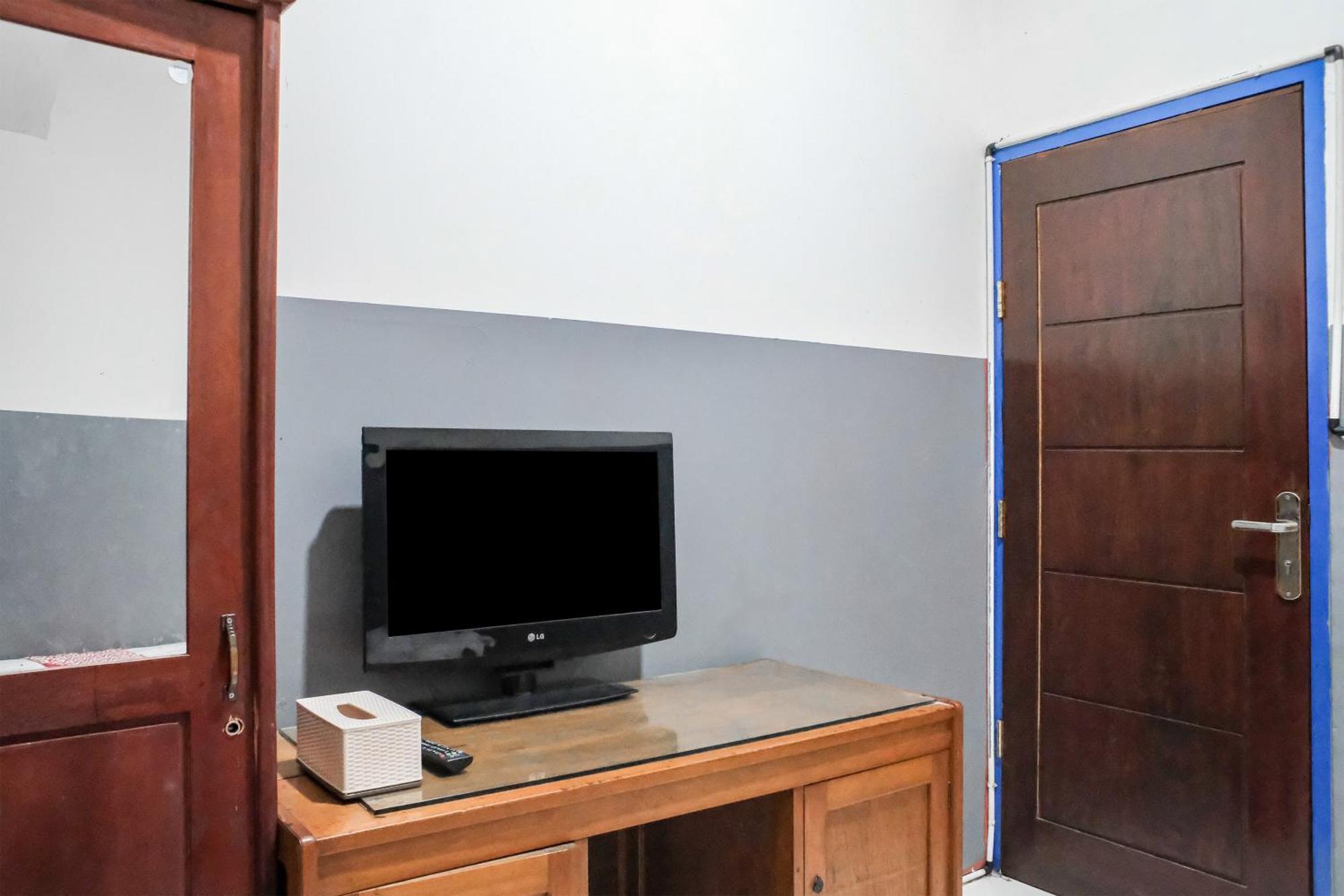 Oyo 93117 Penginapan Tiga Dara Jayapura Extérieur photo