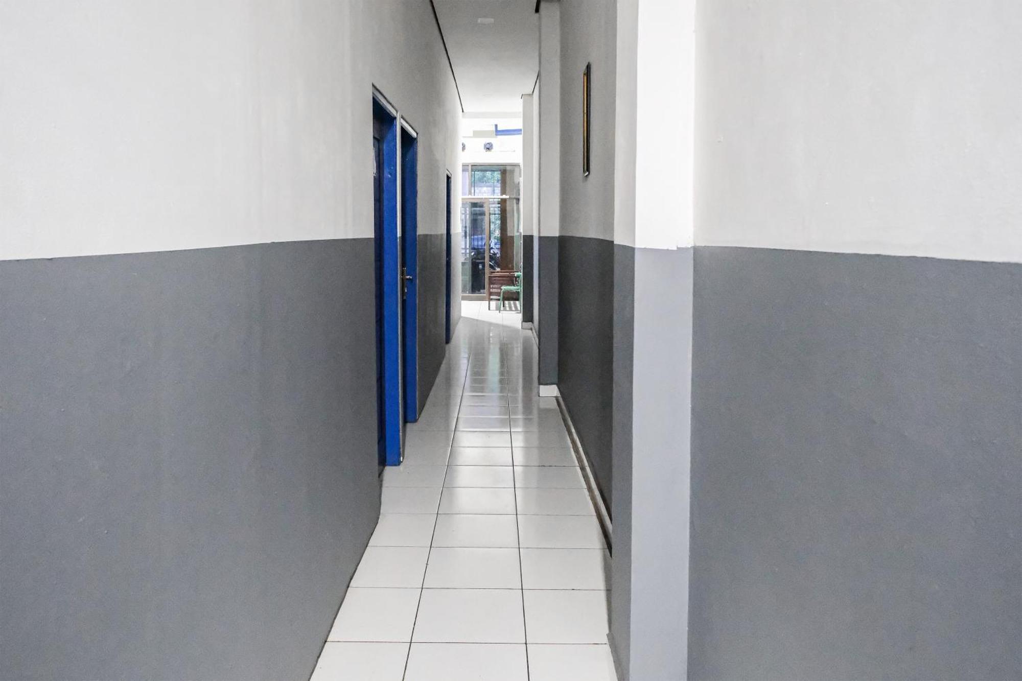 Oyo 93117 Penginapan Tiga Dara Jayapura Extérieur photo