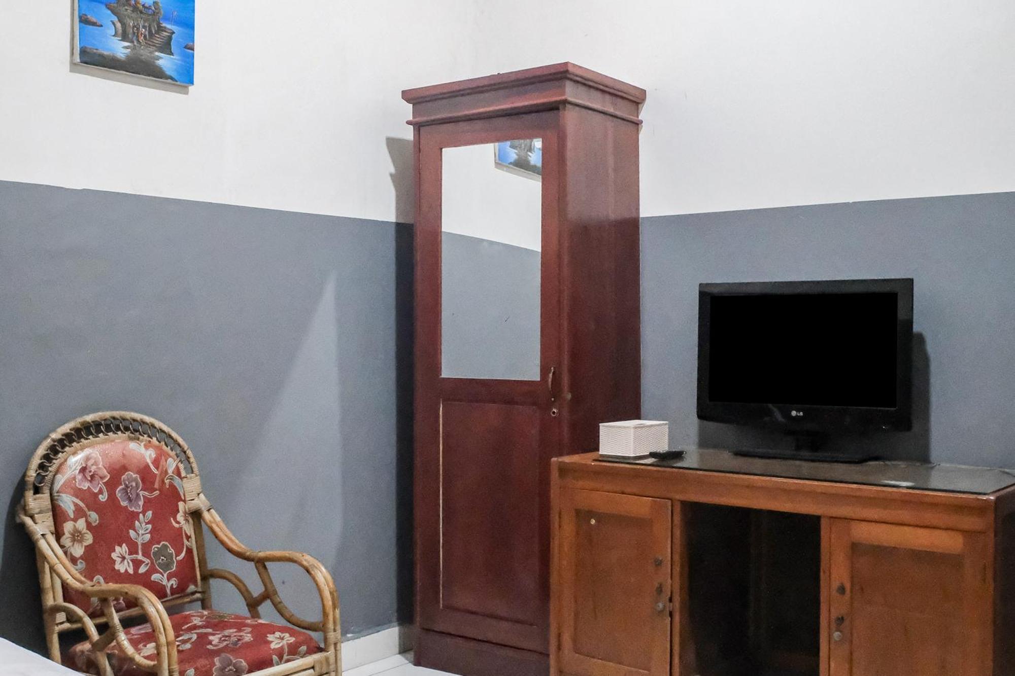 Oyo 93117 Penginapan Tiga Dara Jayapura Extérieur photo