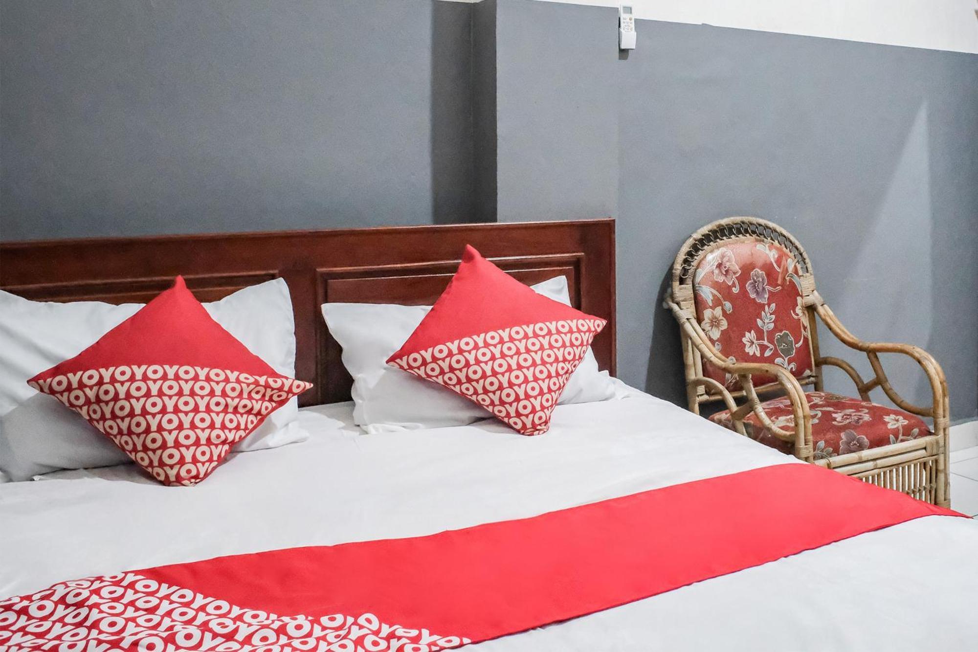 Oyo 93117 Penginapan Tiga Dara Jayapura Extérieur photo